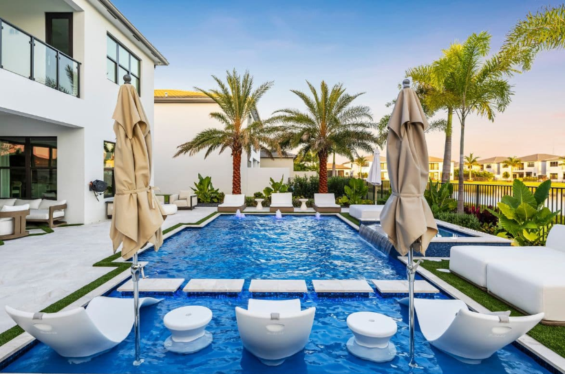 Low Maintenance Pool Design for Commercial Spaces: Key Benefits & Features 